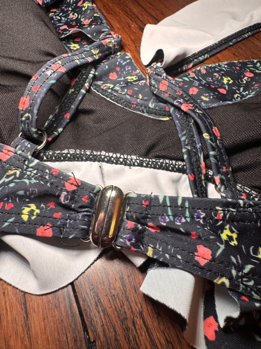 NWOT (2 PCS) Floral Ruffle Two-Piece swimsuit w/ Adjustable Straps + Back Buckle - Picture 8 of 12